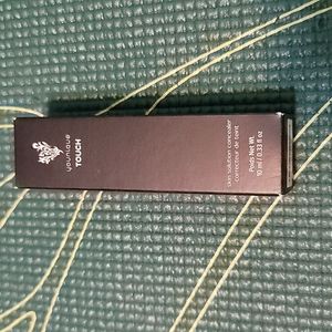 Younique Touch Skin Solutions Concealer in Eyelet